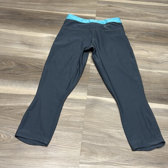 Nike gray and blue Capri leggings size medium - Picture 5 of 9